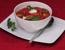 Rezept für Tomatensuppe mit Joghurthaube