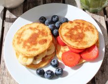 Rezept für Frischkäse-Pancakes mit Heidelbeeren