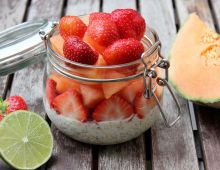 Rezept für Limettenmilch mit Melone und Erdbeeren