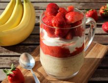 Rezept für Overnight oats Bananenmilch Rhababer-Erdbeer